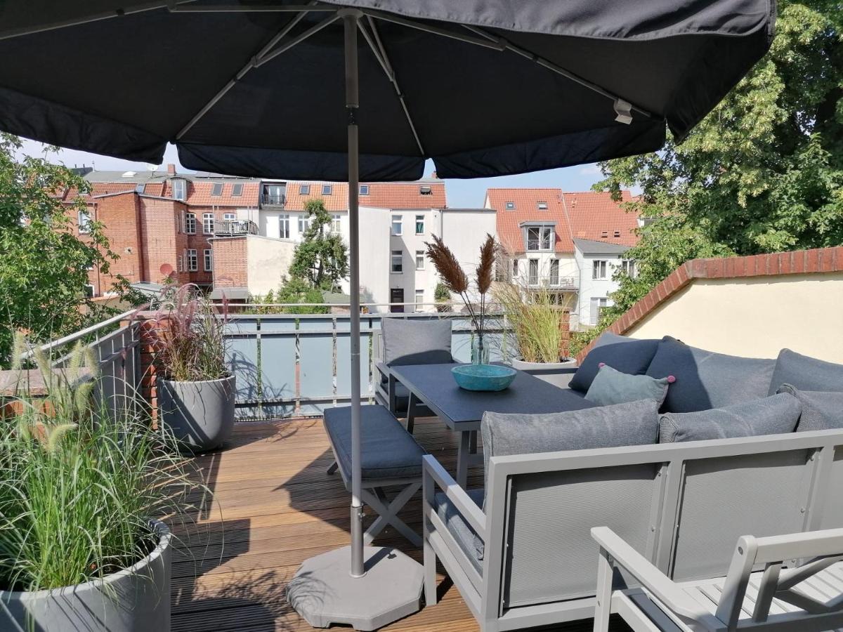 Townhouse Altstadt Wismar Upper Apartment Mit Zwei Terrassen Bagian luar foto