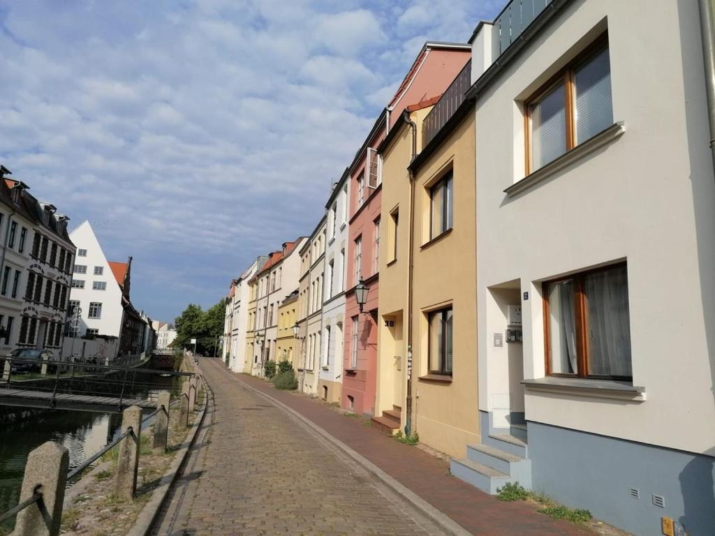 Townhouse Altstadt Wismar Upper Apartment Mit Zwei Terrassen Bagian luar foto
