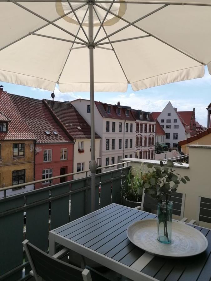 Townhouse Altstadt Wismar Upper Apartment Mit Zwei Terrassen Bagian luar foto